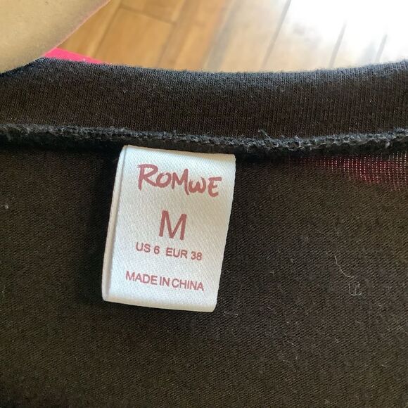 Romwe Anime Tee-shirt 🤖👾🫶🏽😻 - Picture 3 of 3